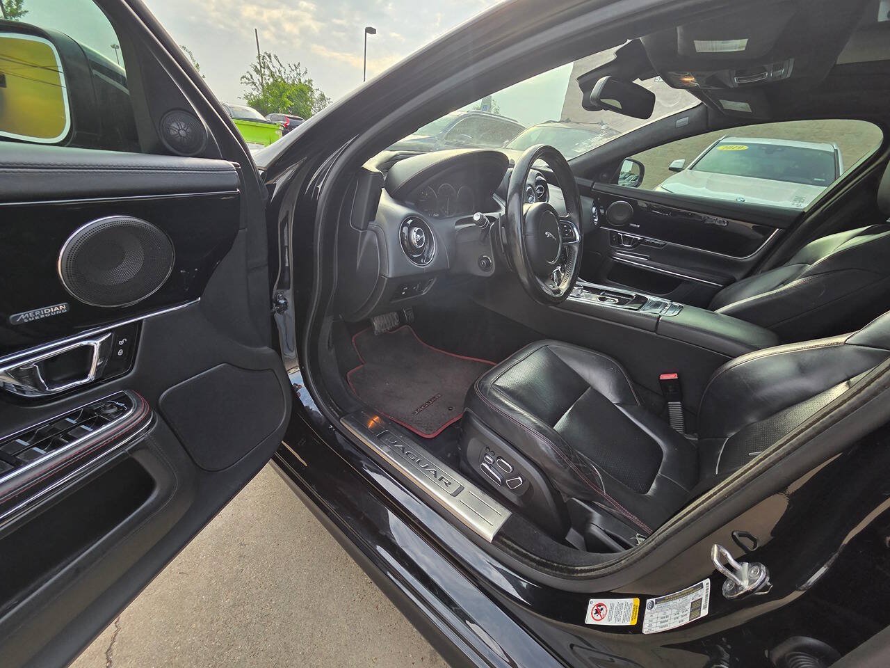 Used 2014 Jaguar XJ R LWB RWD image 9