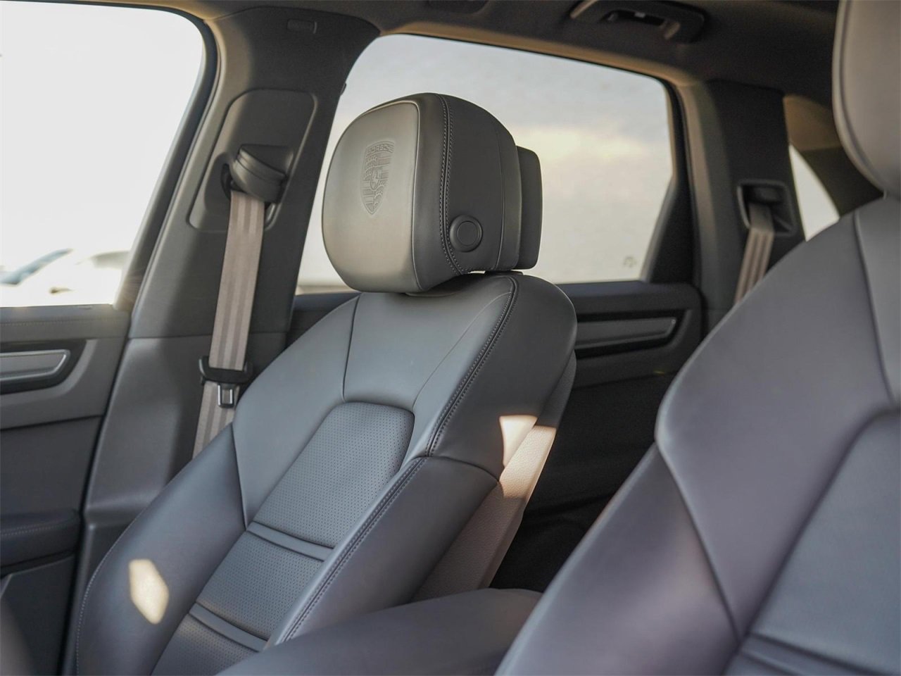 Certified 2023 Porsche Cayenne S Platinum image 17