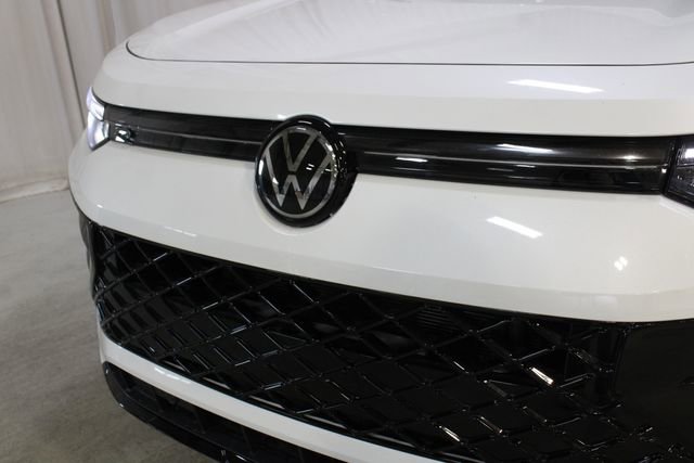 New 2026 Volkswagen Tiguan SE R-Line FWD image 33