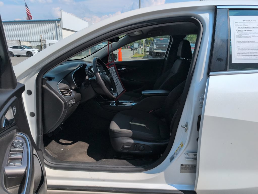 Used 2017 Chevrolet Malibu LT FWD image 10
