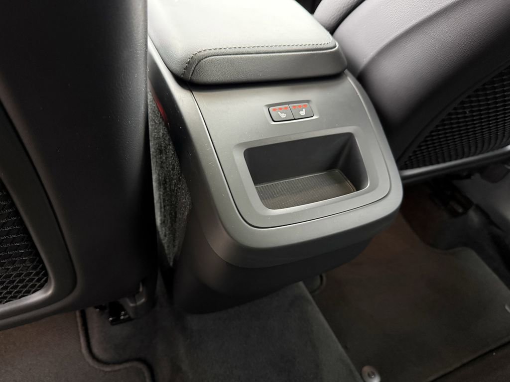Certified 2025 Volvo XC60 B5 Plus image 32