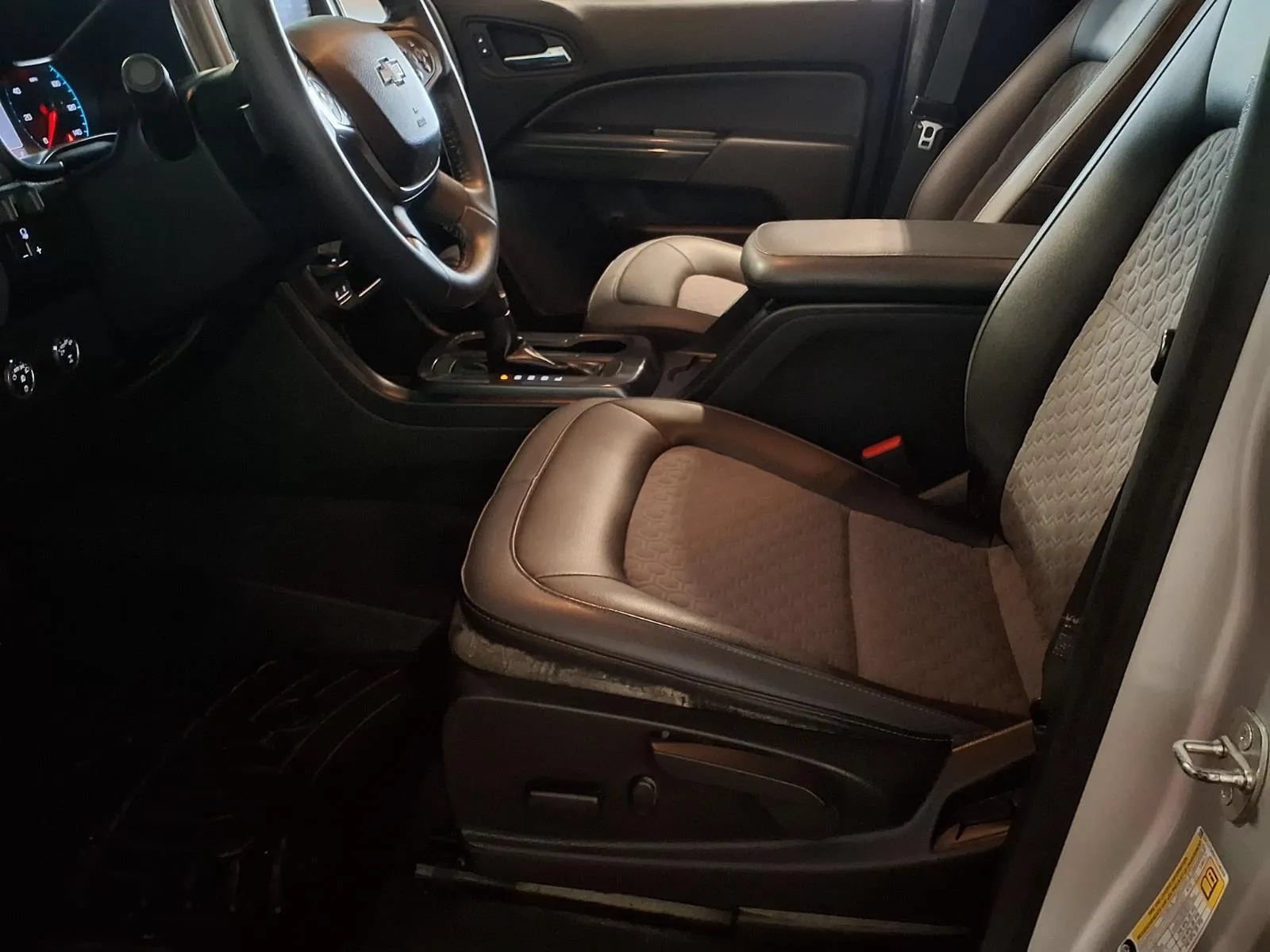 Used 2019 Chevrolet Colorado Z71 AWD/4WD image 16