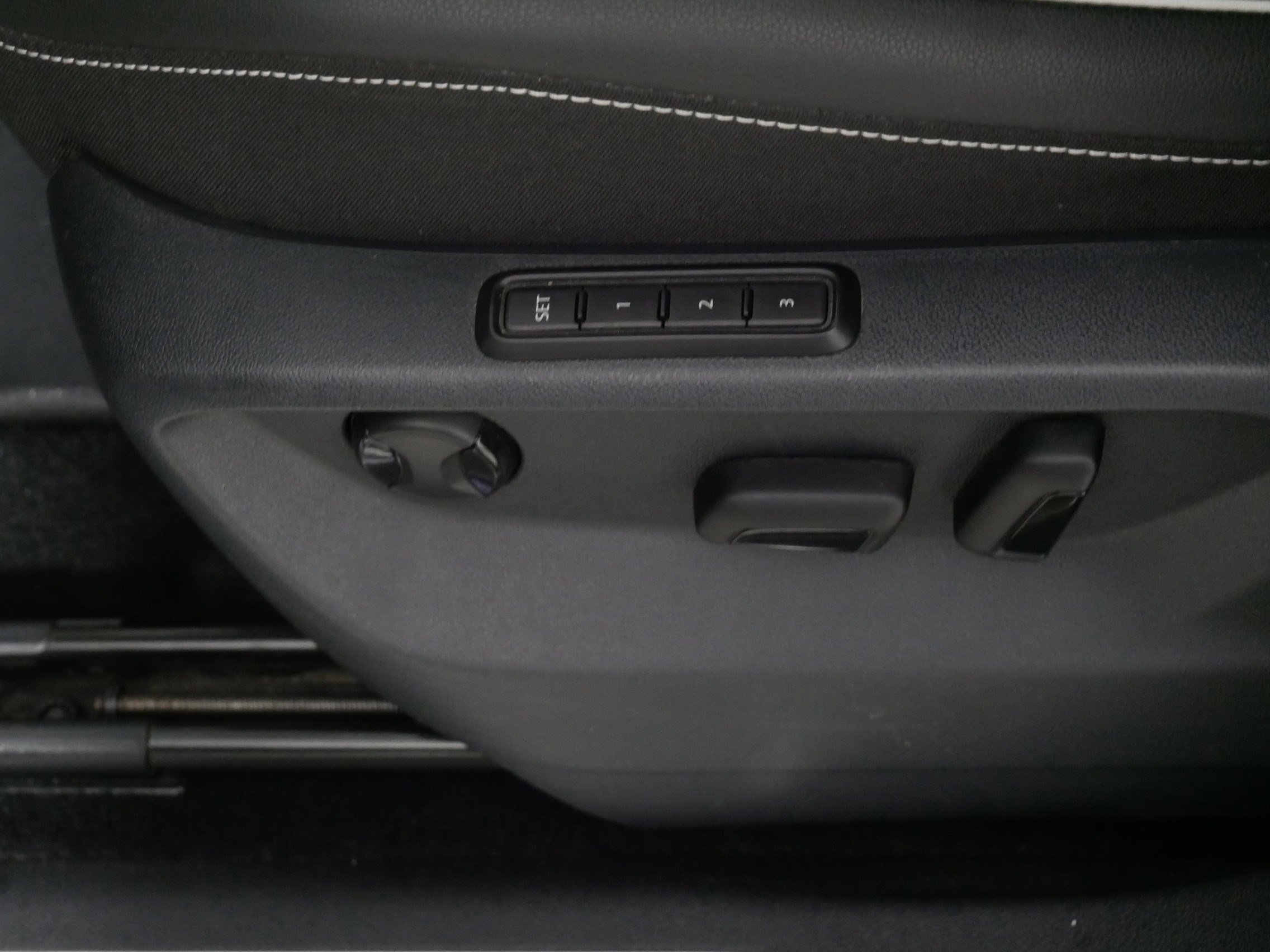 Used 2023 Volkswagen Tiguan SEL R-Line image 20