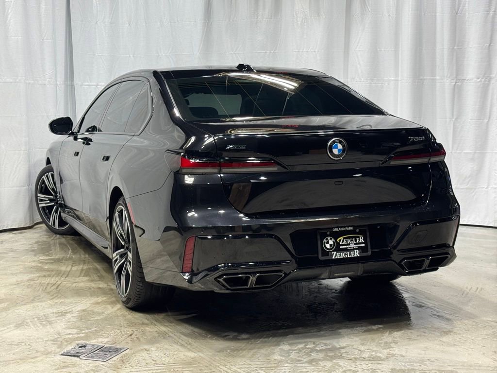 Used 2023 BMW 760i xDrive w/ Executive Package image 4