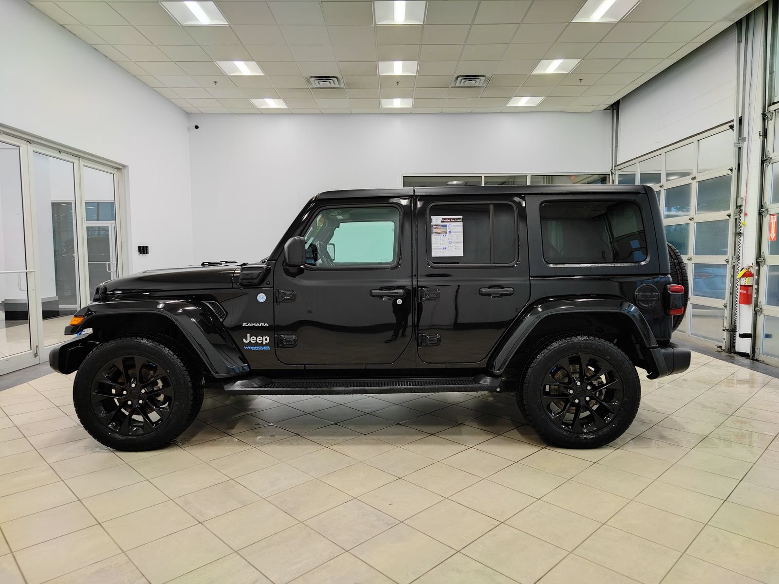 Used 2022 Jeep Wrangler Unlimited Sahara AWD/4WD image 6