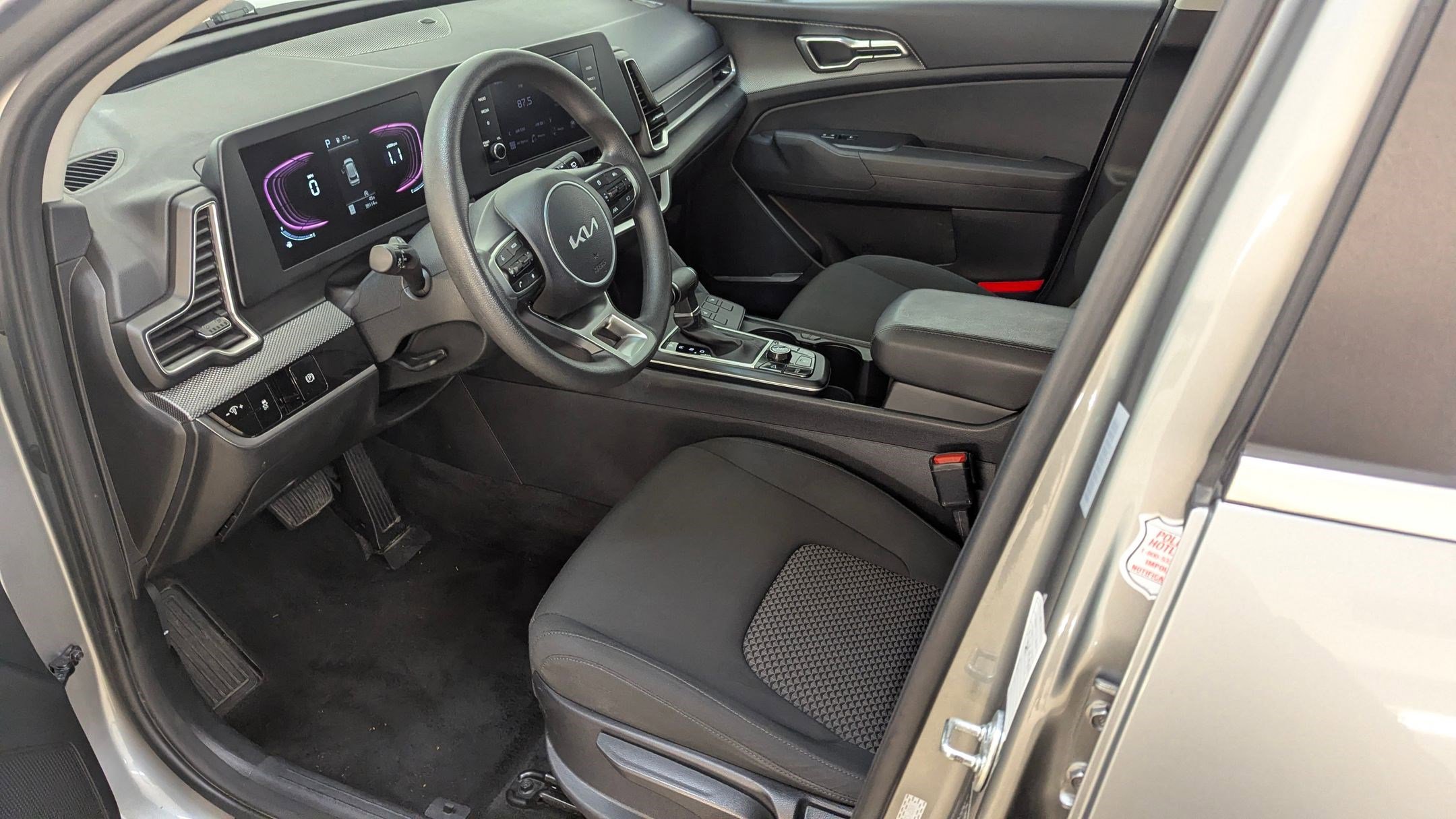 Used 2024 Kia Sportage LX image 5