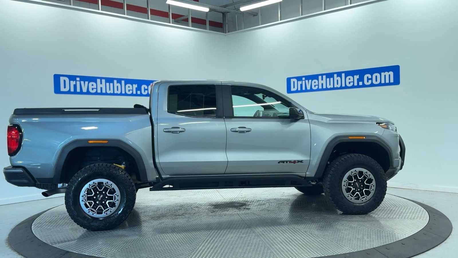 Used 2023 GMC Canyon AT4X w/ Edition 1 AWD/4WD image 9