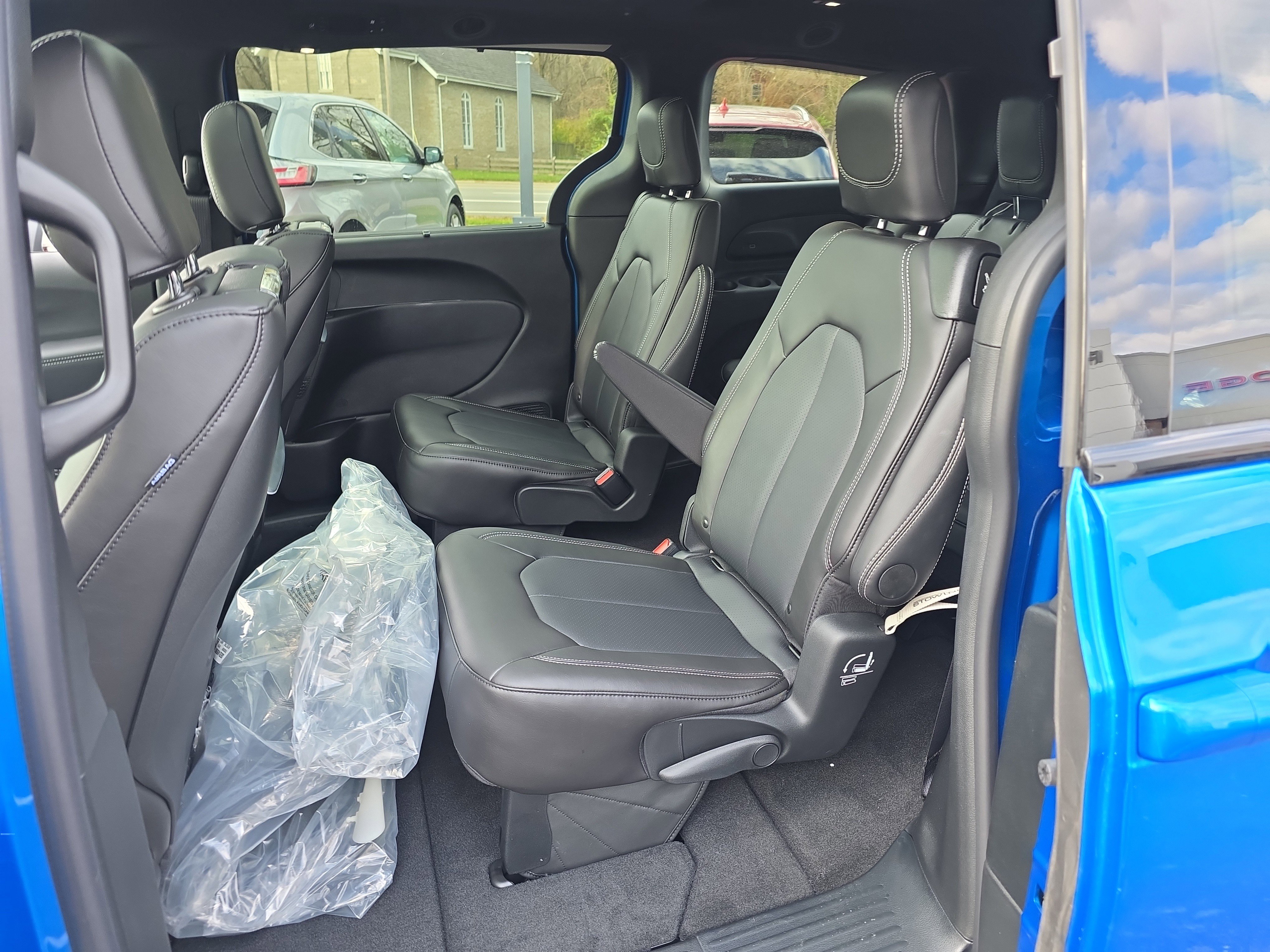 New 2026 Chrysler Pacifica Select image 14