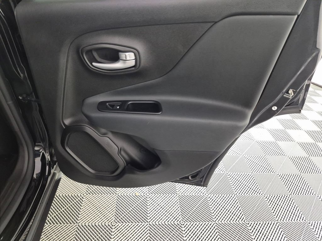 Used 2023 Jeep Renegade Latitude w/ Premium Group AWD/4WD image 32