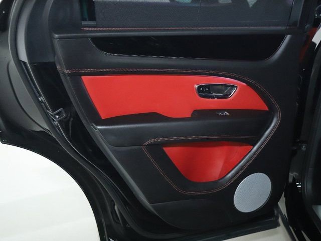 Used 2022 Bentley Bentayga image 32