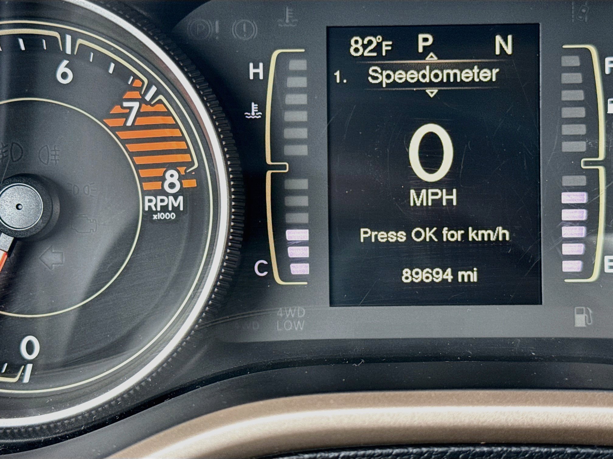 Used 2017 Jeep Cherokee Latitude AWD/4WD image 18
