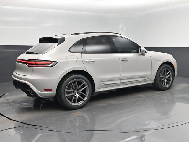 Used 2024 Porsche Macan AWD/4WD image 3