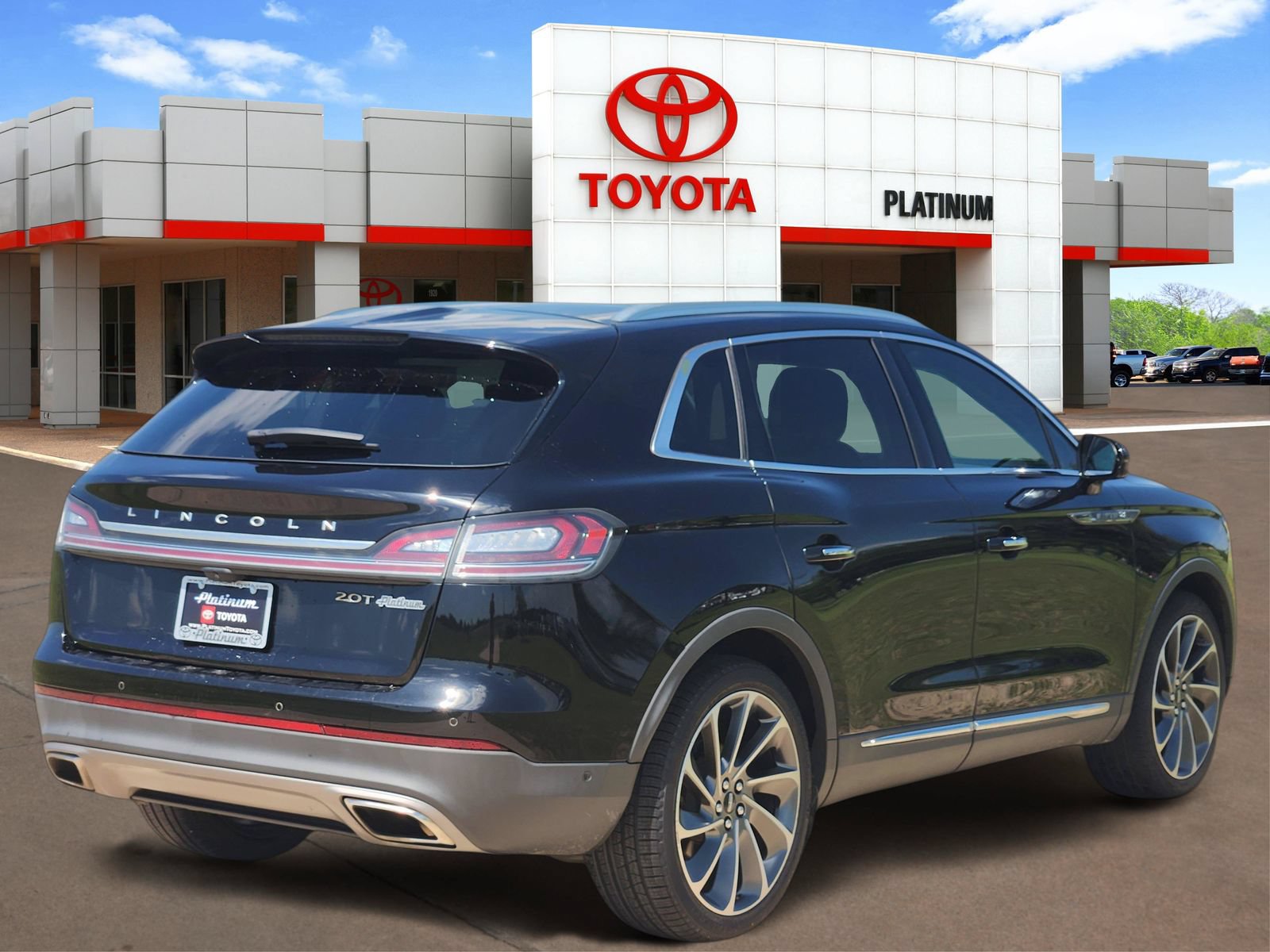 Used 2020 Lincoln Nautilus Reserve w/ Equipment Group 201A FWD image 4