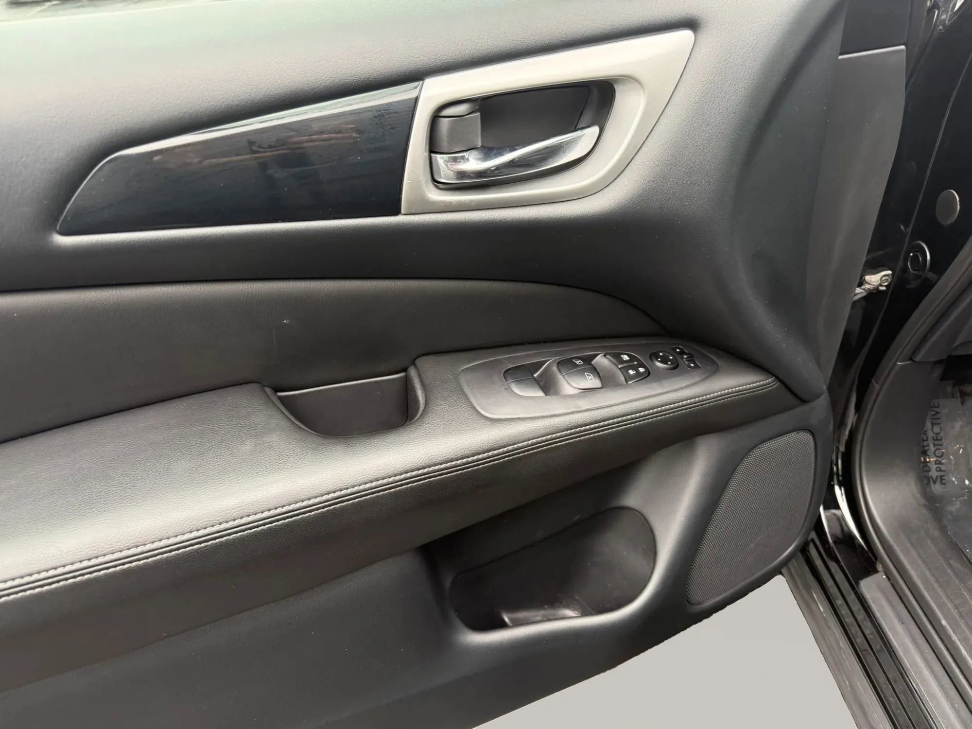 Used 2019 Nissan Pathfinder SV AWD/4WD image 13