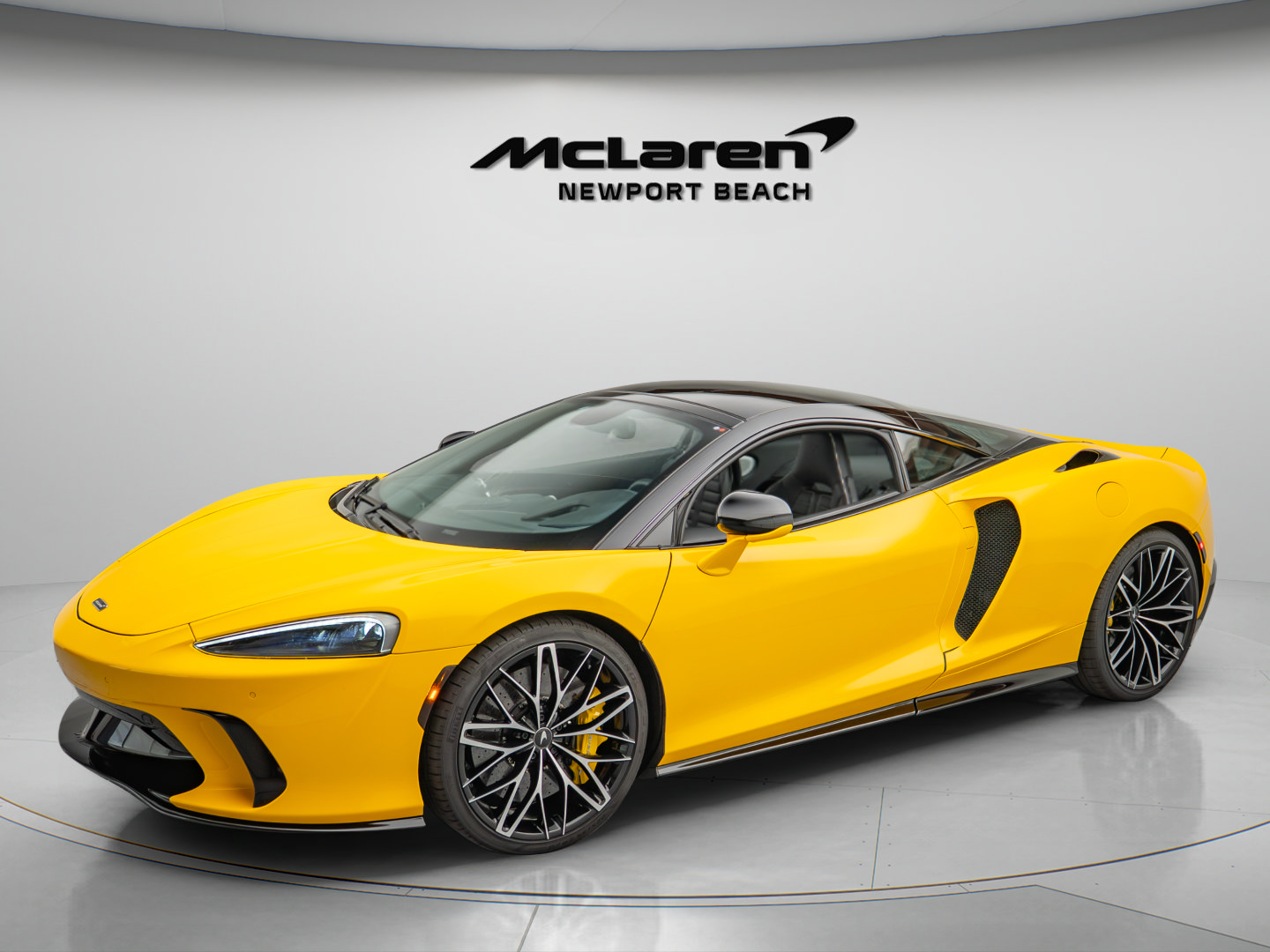 Used 2025 McLaren GTS RWD image 3