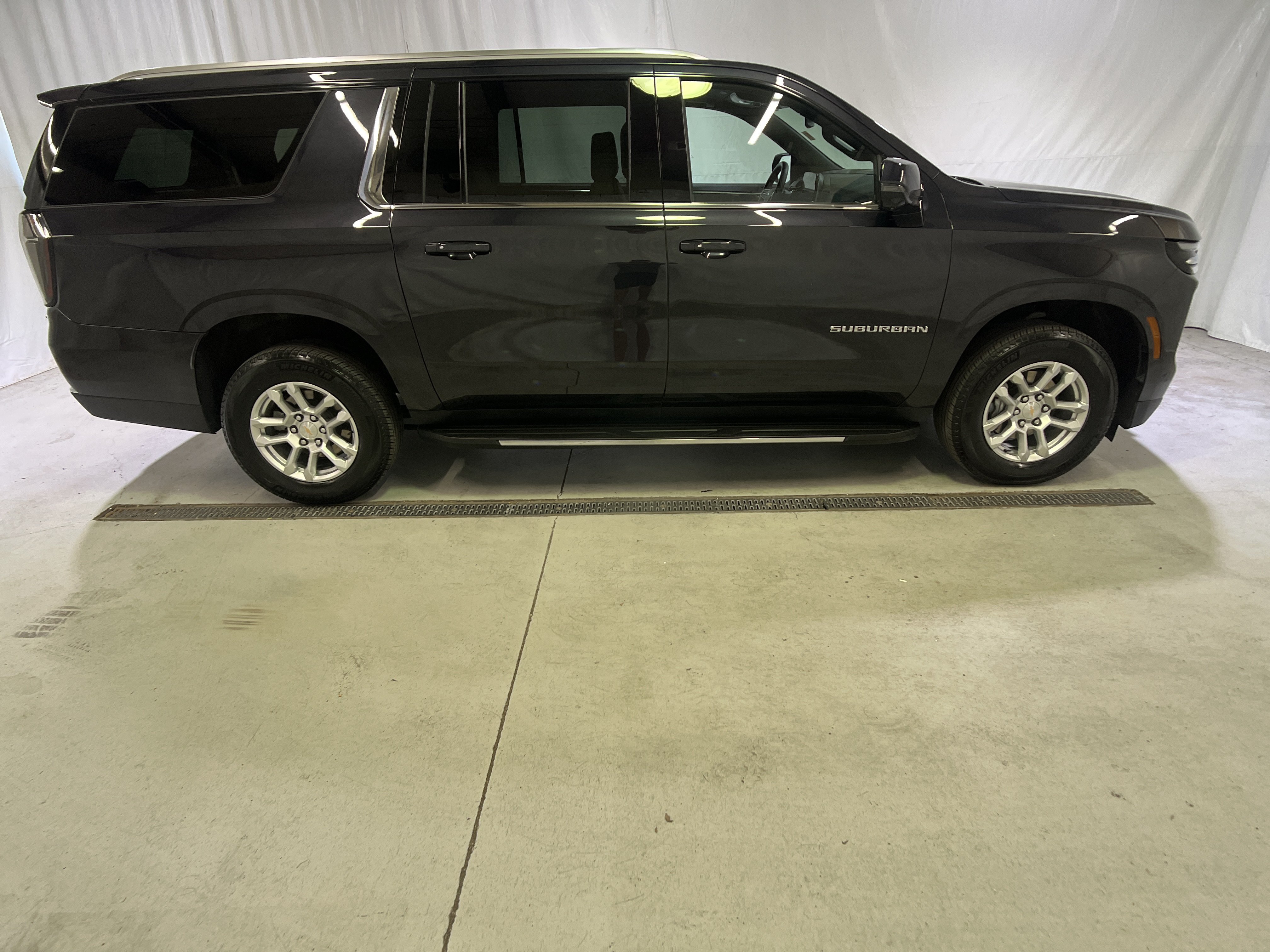 Certified 2026 Chevrolet Suburban LT w/ Comfort Package AWD/4WD image 12