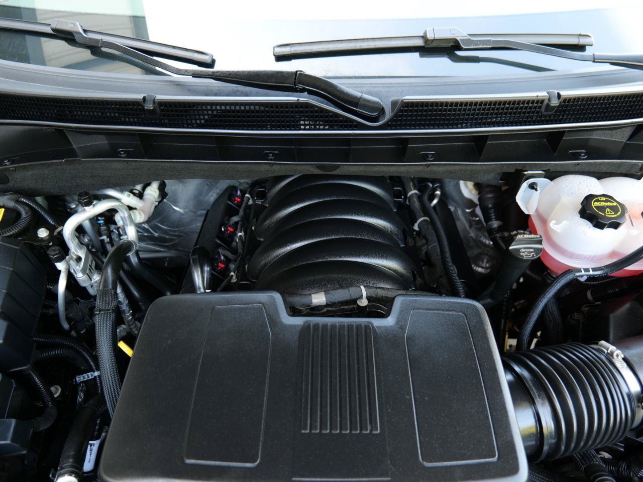 Used 2025 Cadillac Escalade Sport Platinum w/ LPO, Floor Liner Package AWD/4WD image 56