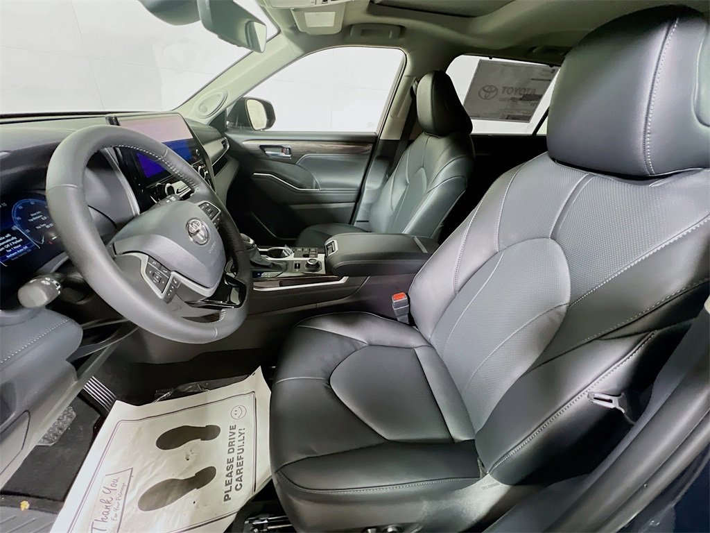 New 2026 Toyota Highlander Limited image 17