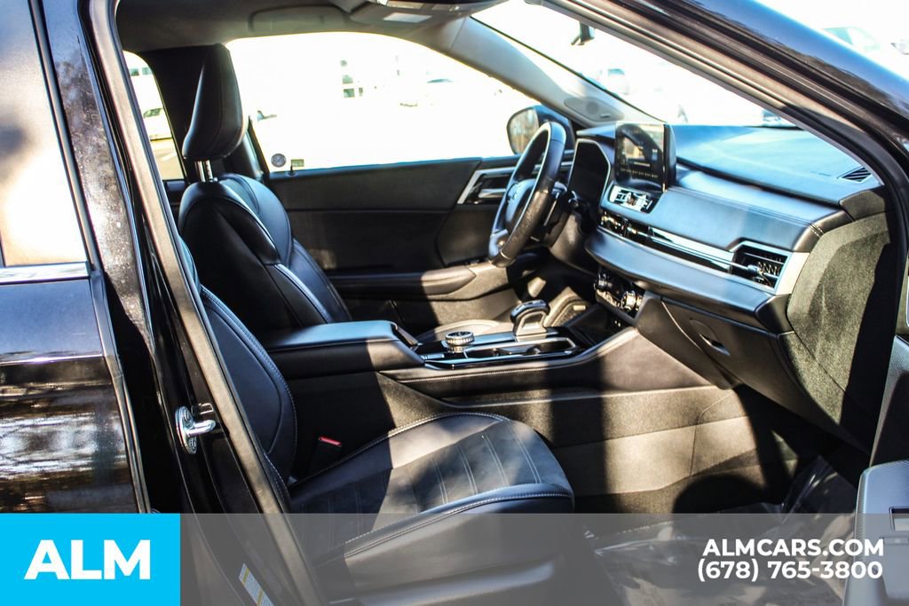 Used 2025 Mitsubishi Outlander SE image 22