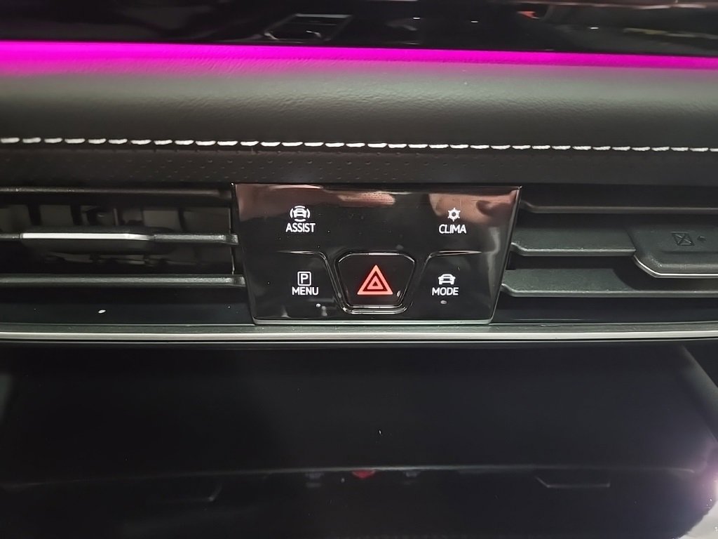 Used 2024 Volkswagen Atlas SEL Premium R-Line image 16