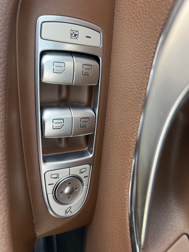 Used 2017 Mercedes-Benz E 300 E 300 4MATIC LUXURY image 25