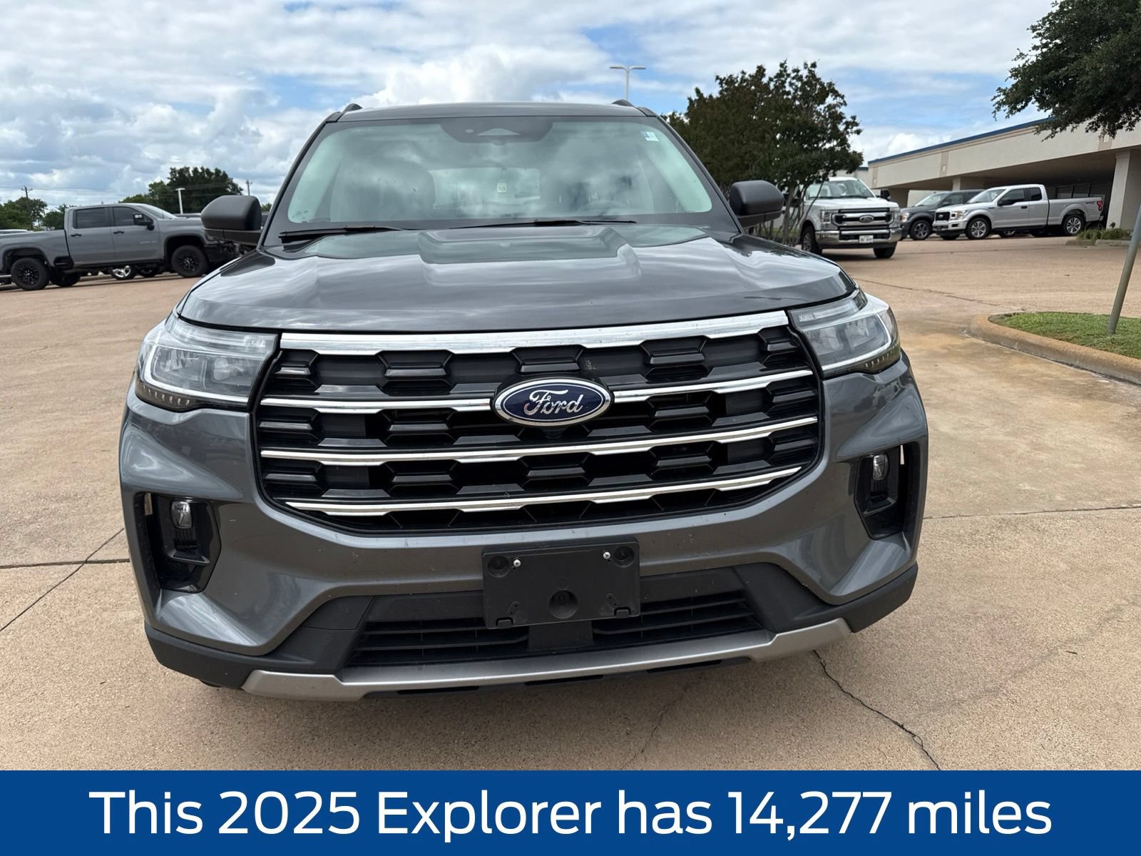 Used 2025 Ford Explorer Active w/ Active Comfort Package AWD/4WD image 2