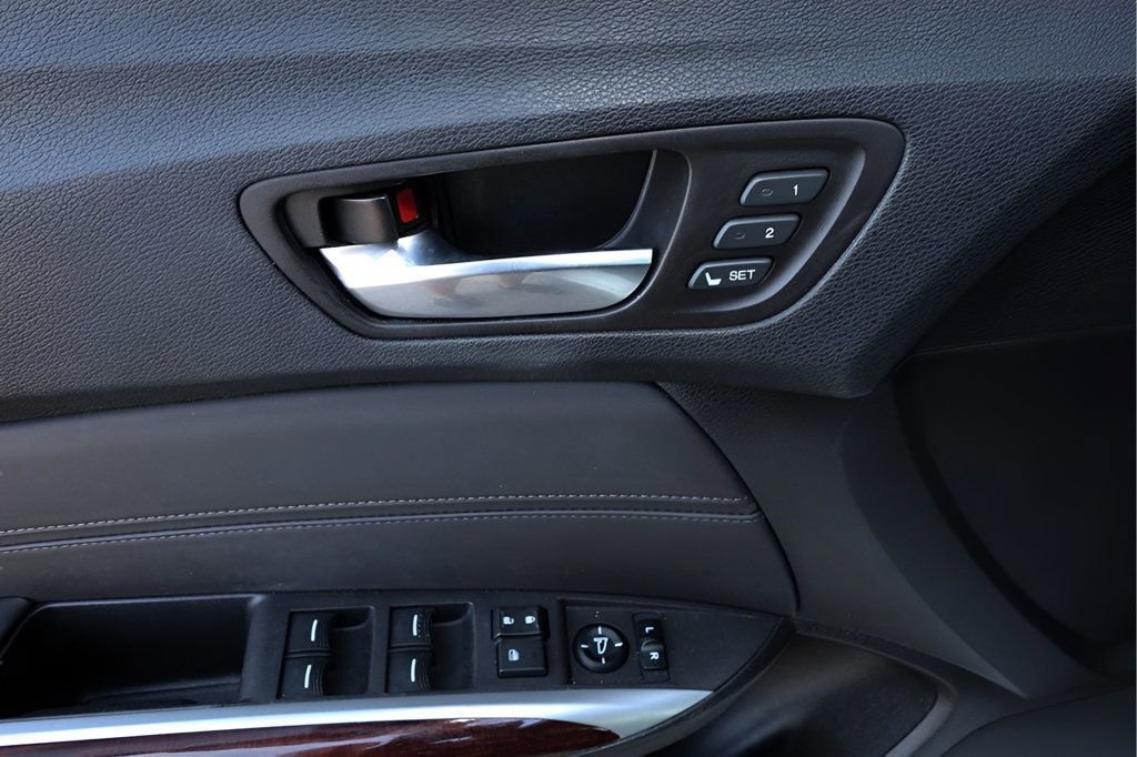 Used 2016 Acura TLX w/ Technology Package FWD image 12