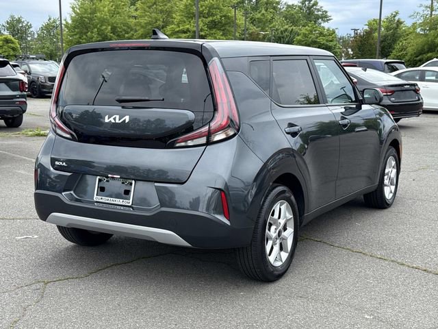 Used 2025 Kia Soul LX w/ LX Technology Package FWD image 2