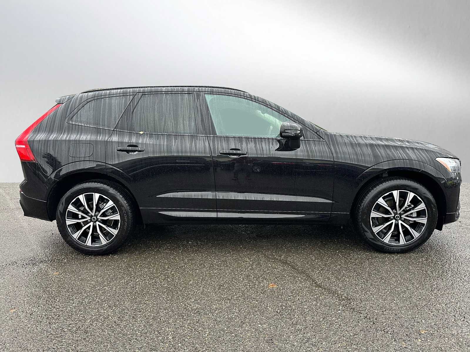 Used 2025 Volvo XC60 B5 Core w/ Protection Package Premier image 2
