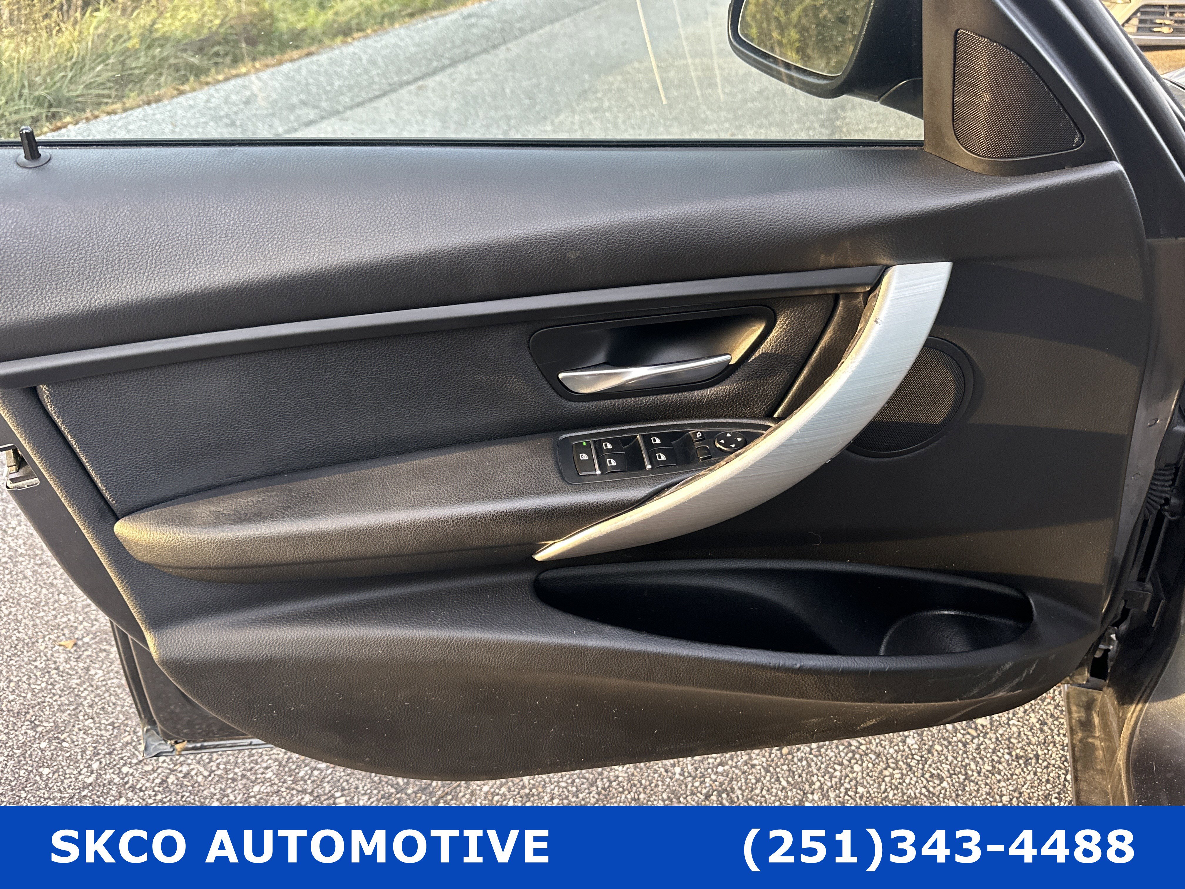 Used 2018 BMW 320i Sedan RWD image 16