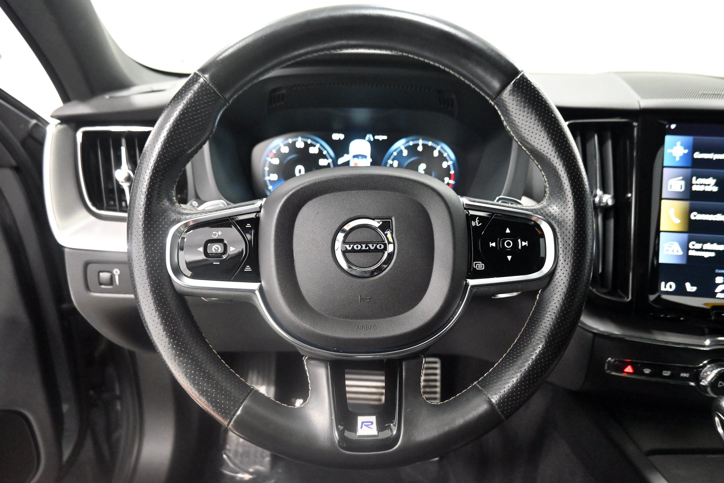 Used 2019 Volvo XC60 T5 R-Design w/ Protection Package Premier AWD/4WD image 8