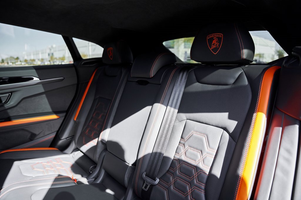 Used 2025 Lamborghini Urus SE image 47