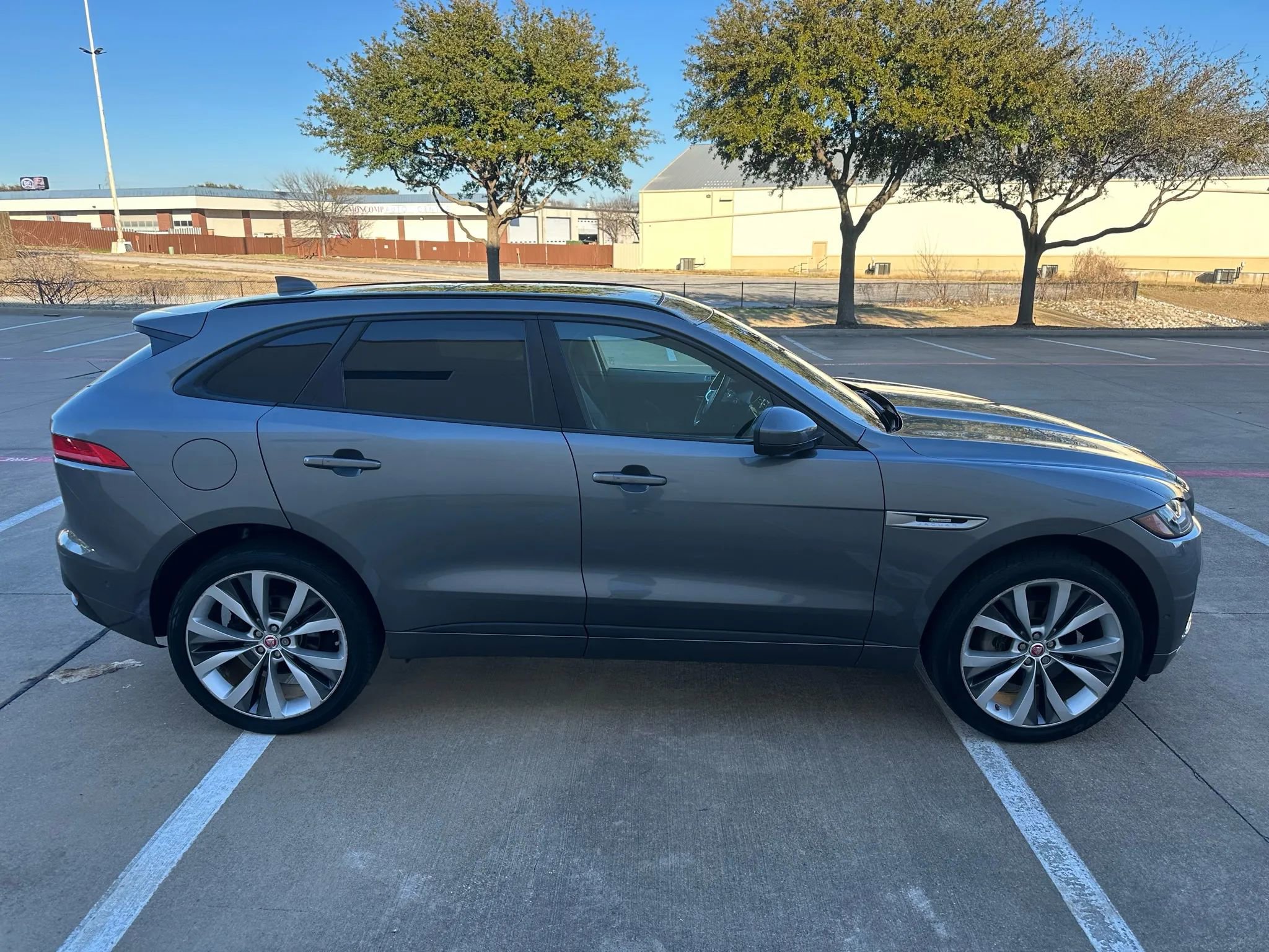 Used 2017 Jaguar F-PACE R-Sport image 7