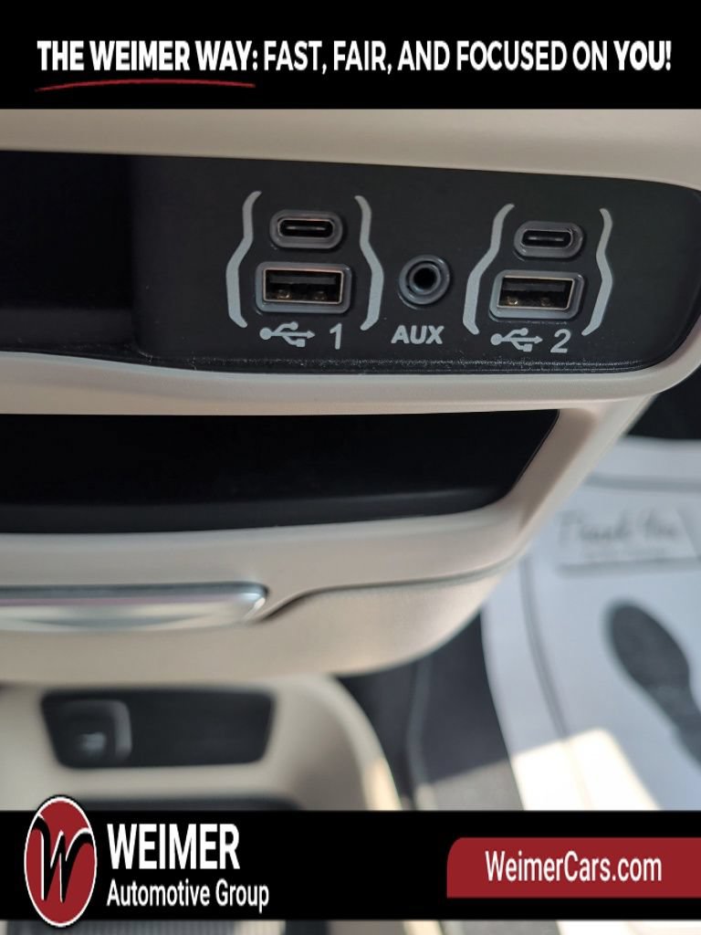 Used 2024 Chrysler Pacifica Touring-L FWD image 28