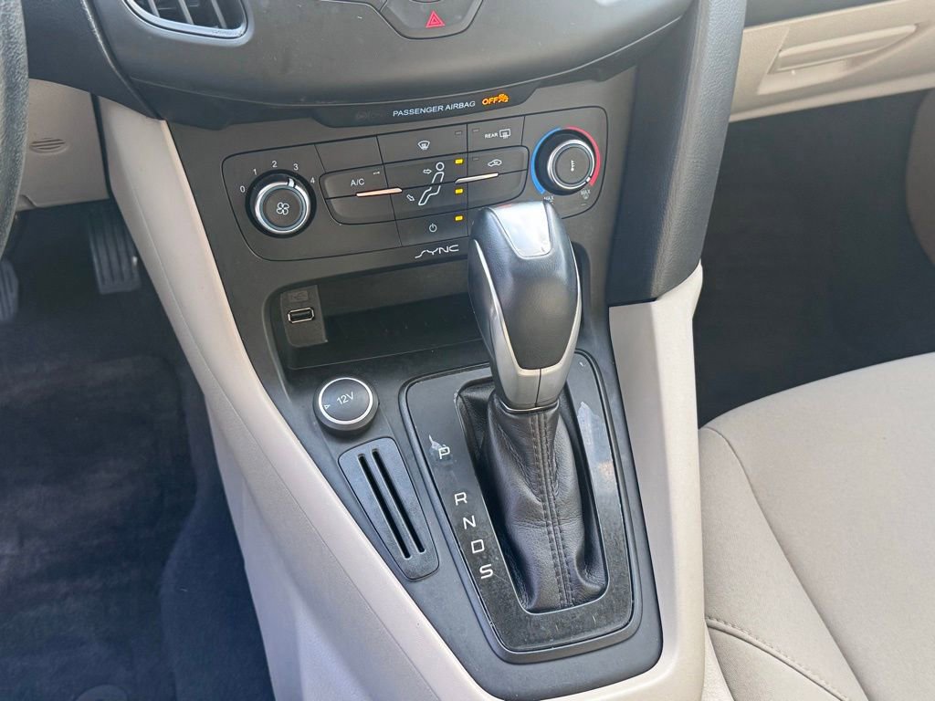 Used 2015 Ford Focus SE w/ SE Sport Package image 16