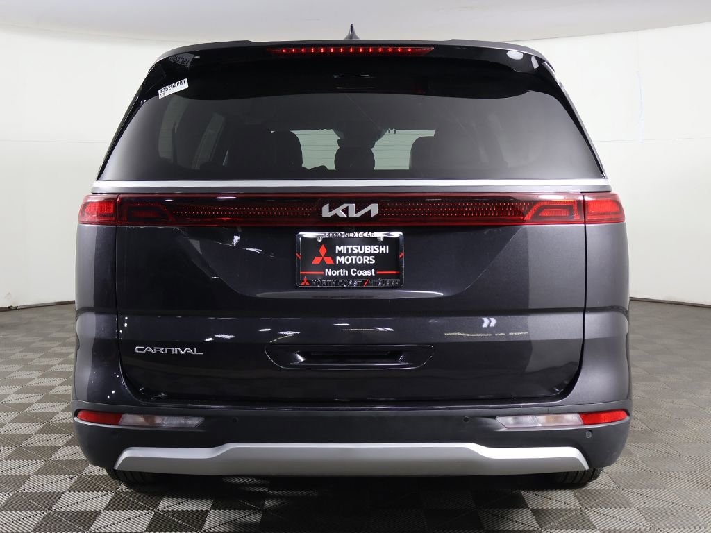 Used 2024 Kia Carnival LX FWD image 11