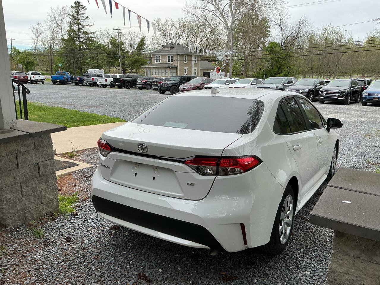 Used 2022 Toyota Corolla LE FWD image 5