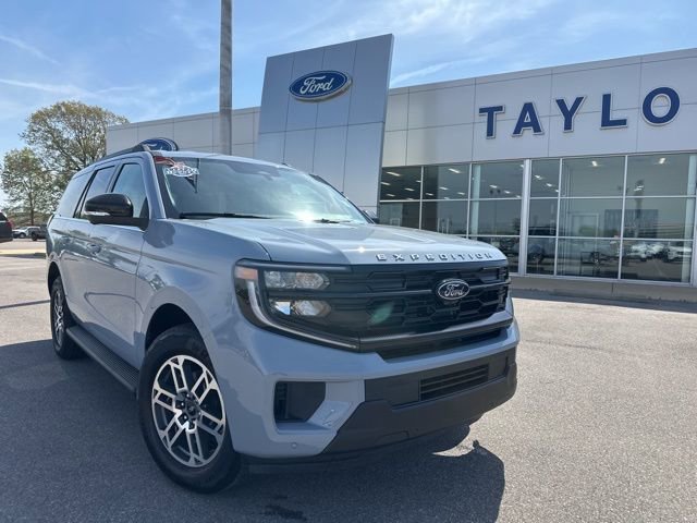 Used 2026 Ford Expedition Active image 3