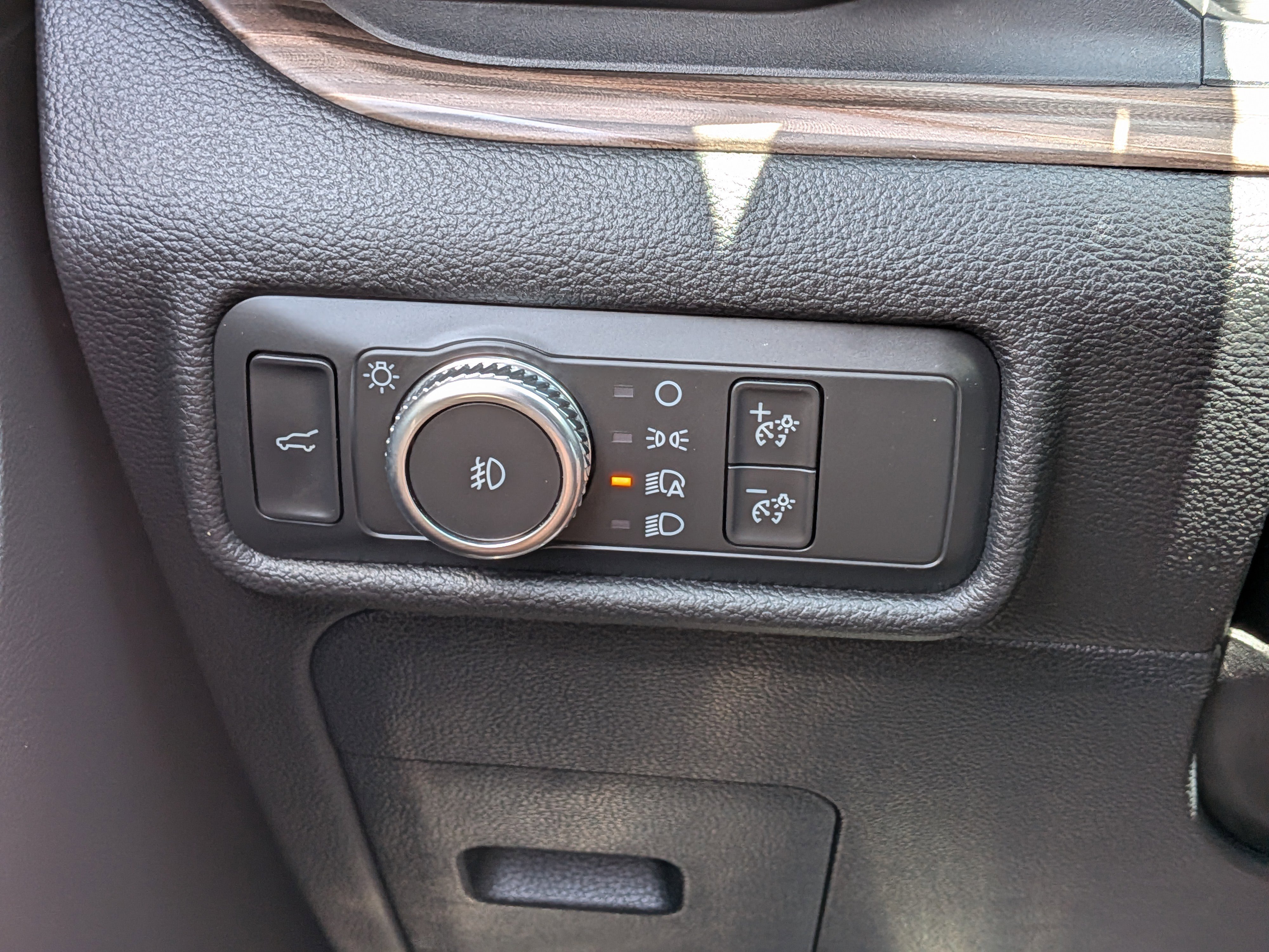 Used 2020 Ford Explorer Limited w/ Class III Trailer Tow Package image 24