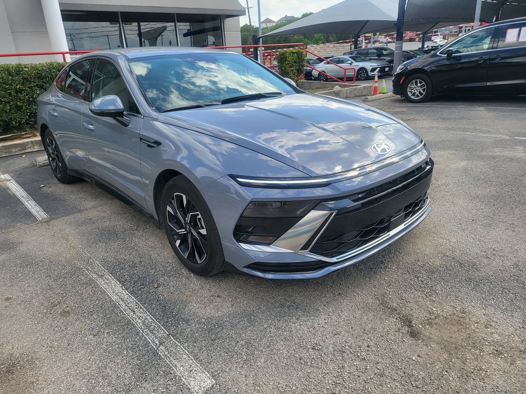 Used 2025 Hyundai Sonata SEL FWD image 3