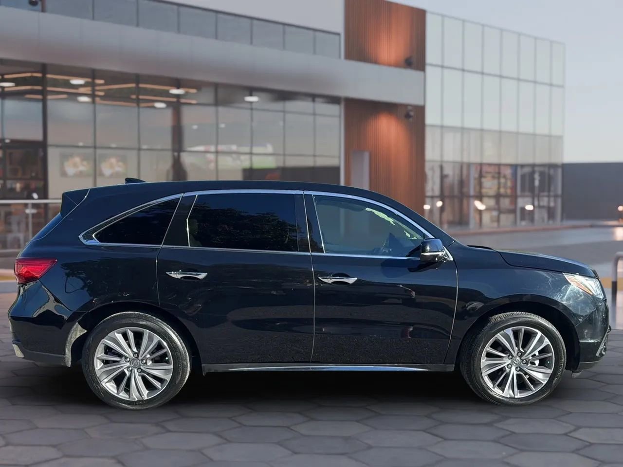 Used 2018 Acura MDX FWD w/ Technology Package image 4