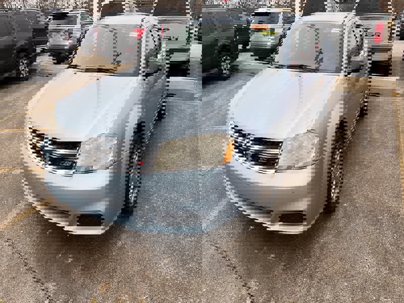 Used 2013 Dodge Avenger SE image 4