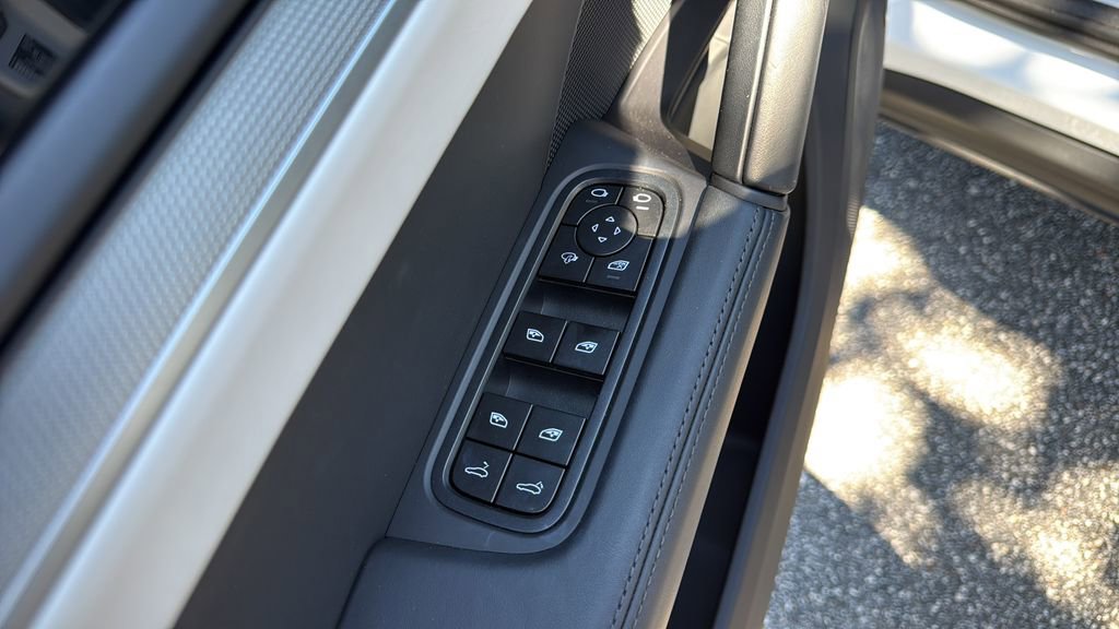 Certified 2026 Porsche Cayenne image 8