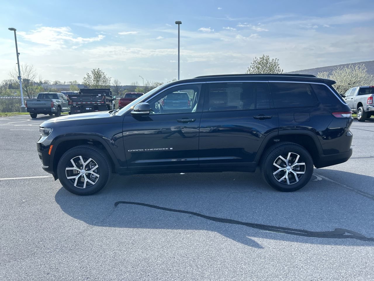 Used 2024 Jeep Grand Cherokee L Limited AWD/4WD image 4