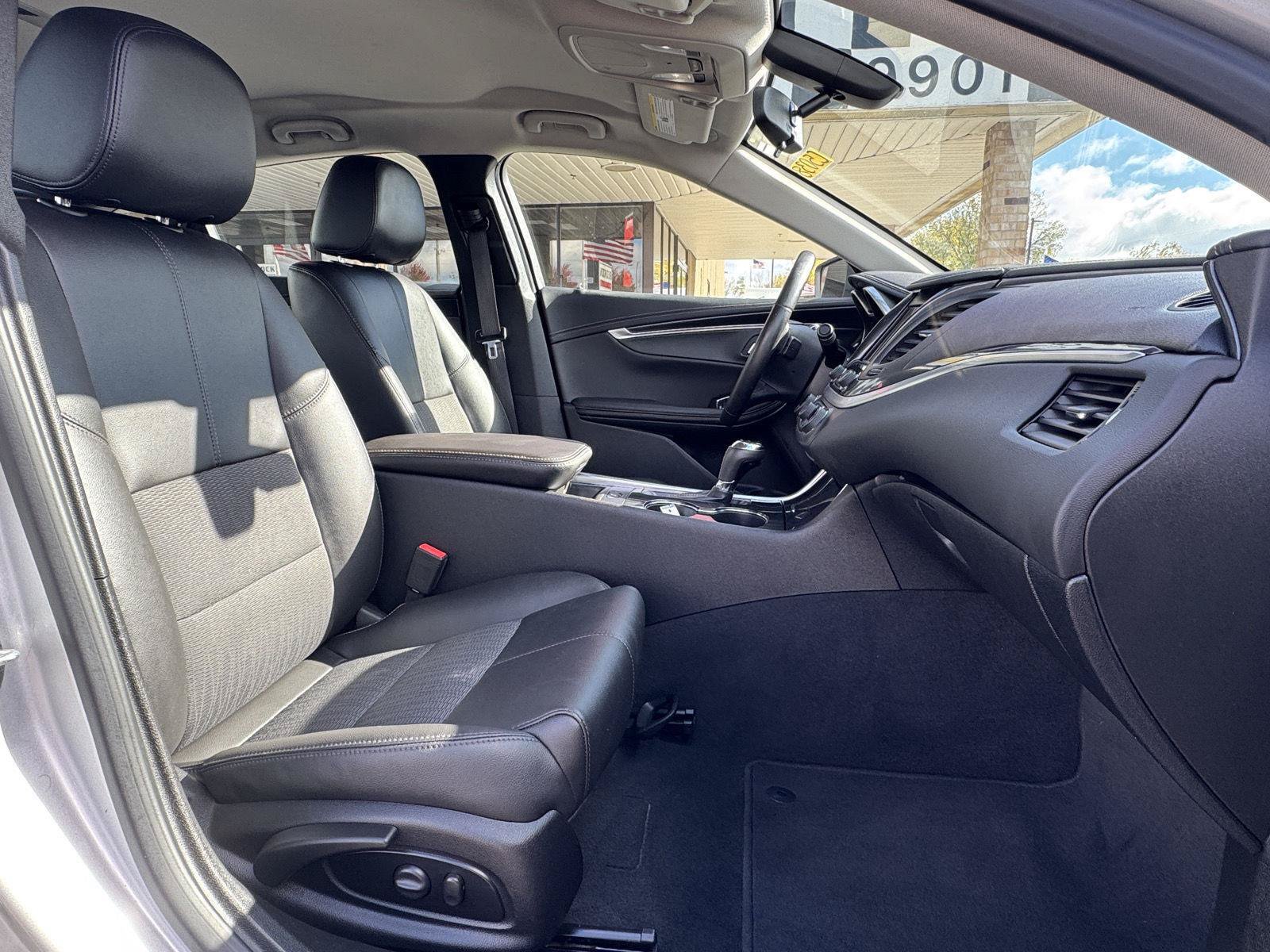 Used 2019 Chevrolet Impala LT FWD image 25