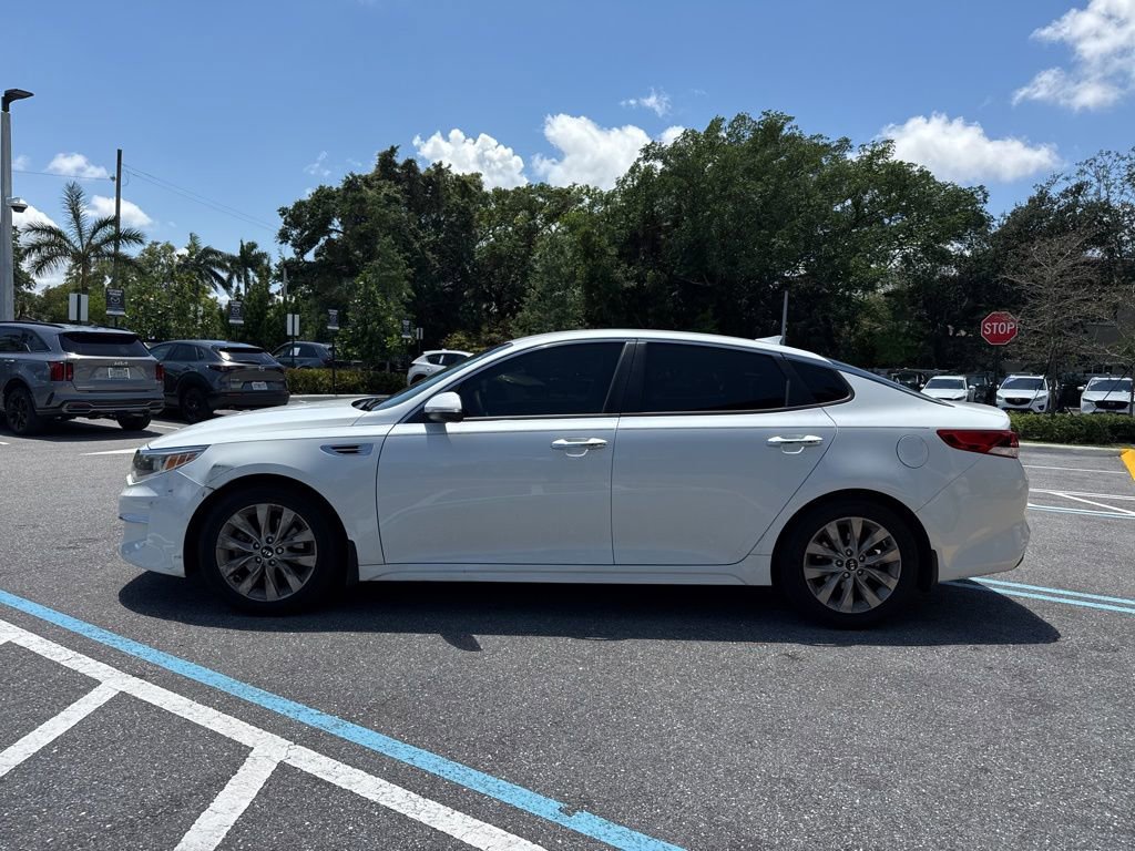 Used 2018 Kia Optima LX w/ 17" Alloy Wheels Package FWD image 9
