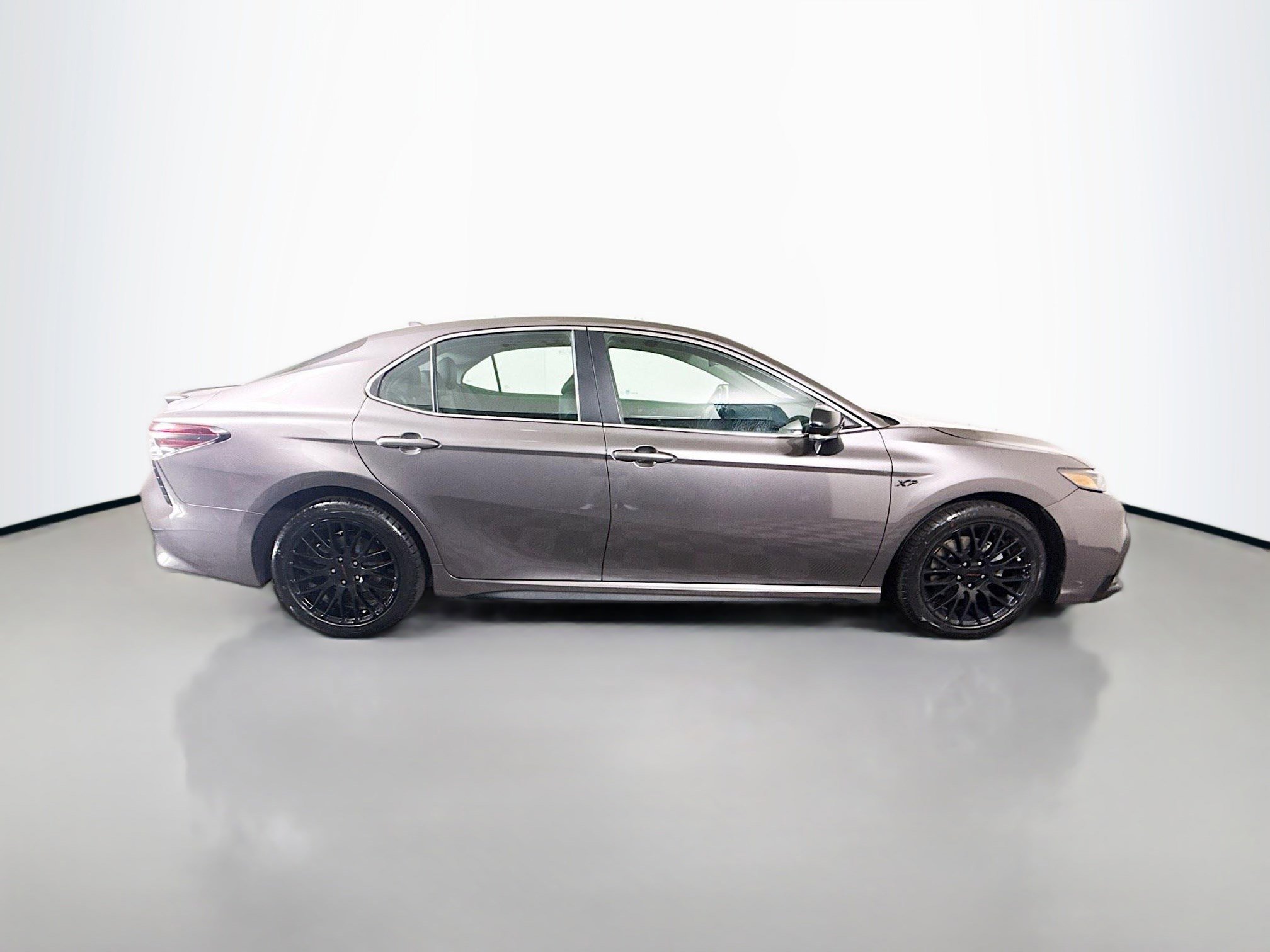 Used 2024 Toyota Camry SE image 11