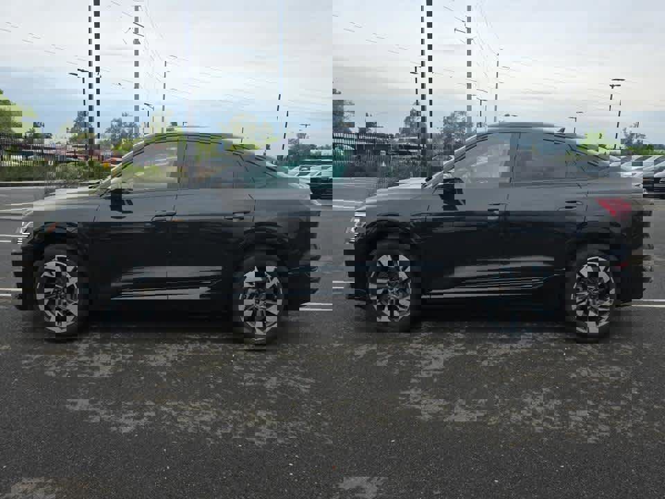 Used 2023 Audi e-tron Premium w/ Convenience Plus Package image 4