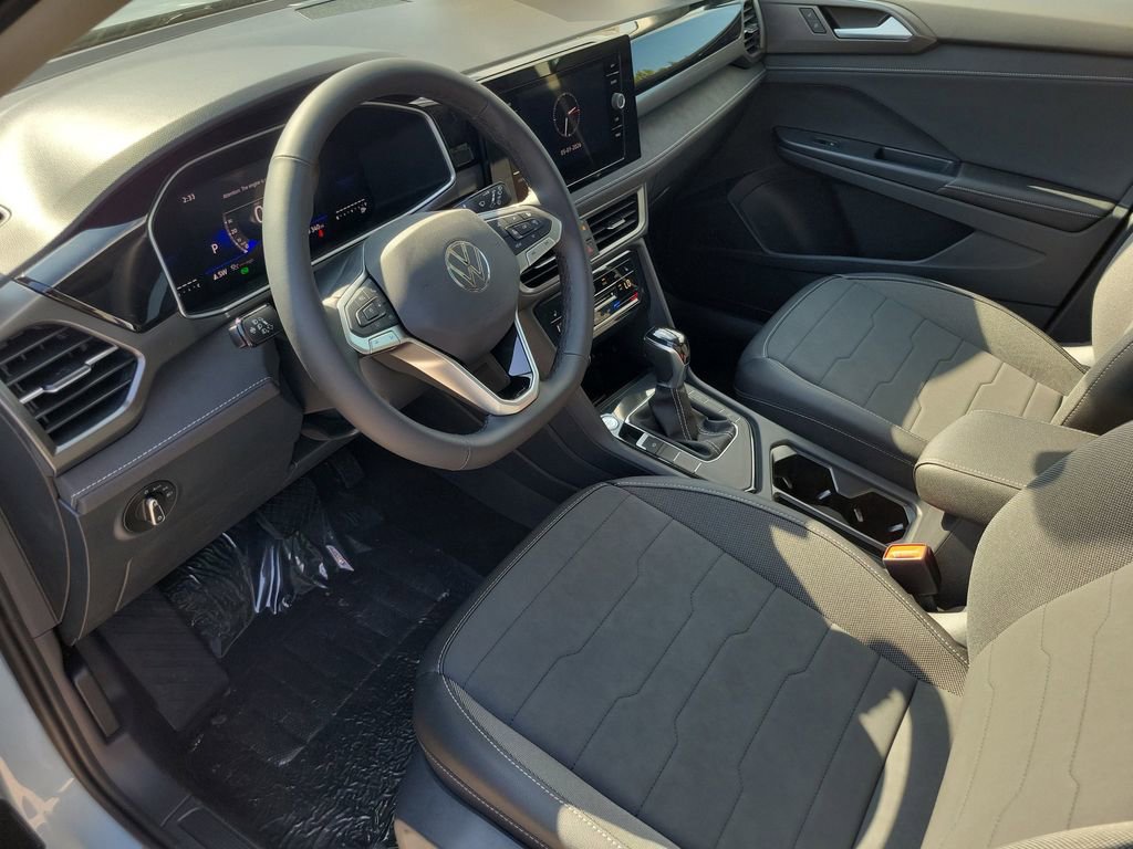 New 2026 Volkswagen Taos SE FWD image 7