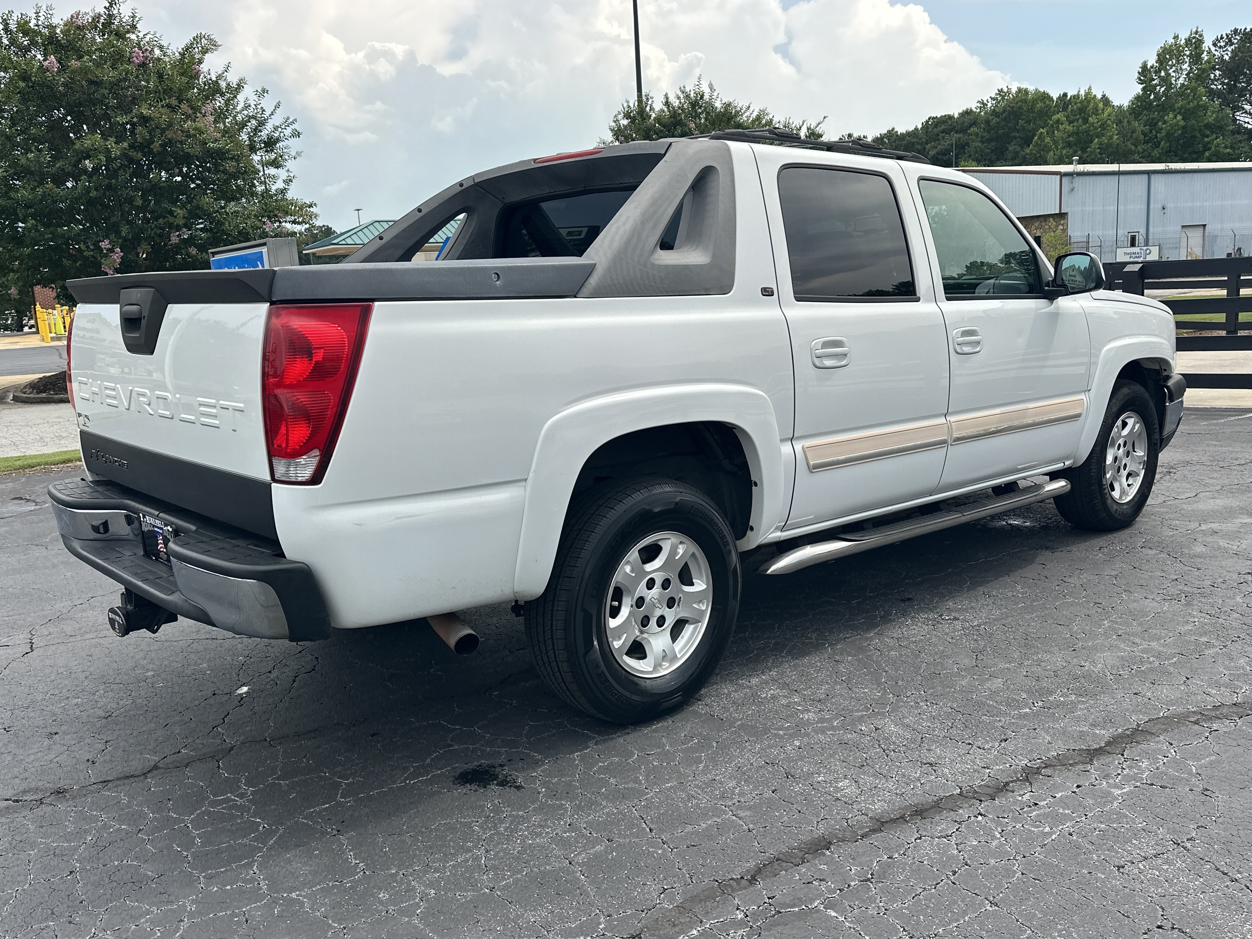 Used 2005 Chevrolet Avalanche Z66 w/ Sun And Sound Package RWD image 8